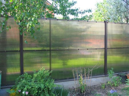 Паркан з полікарбонату: як зробити своїми руками