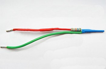 Чому світлодіодна лампа блимає при вимкненому світлі