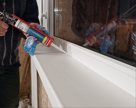 Чим відмити монтажну піну з рук, одягу, пластикових вікон, дверей