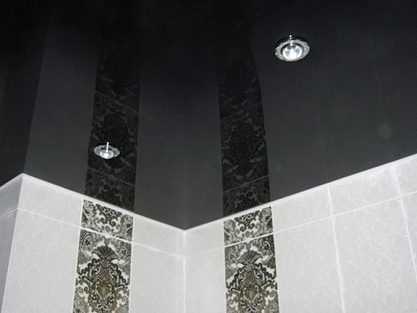 Підвісна стеля у ванною: переваги, види та особливості монтажу