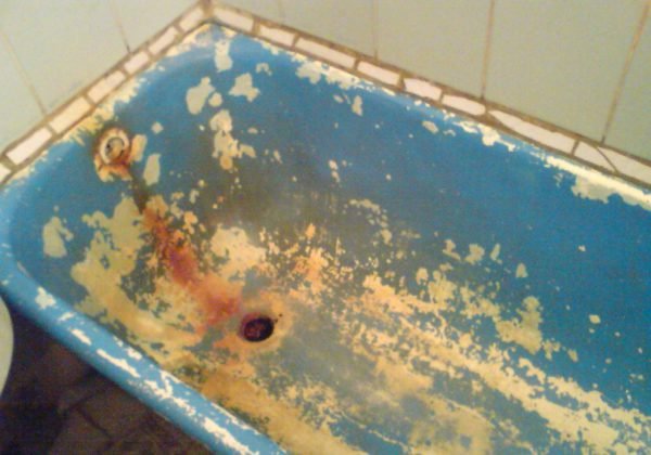Емалювання чавунної ванни, відновлення емалі своїми руками — покрокове відео та фото