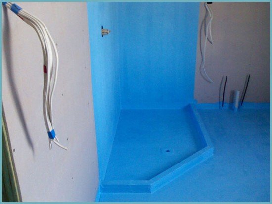 Робимо гідроізоляцію ванної кімнати: що краще використовувати під плитку