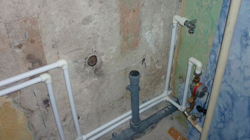 Заміна труб у ванній і туалеті: як поміняти своїми руками