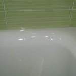 Як і чим закрити щілину між ванною і стіною