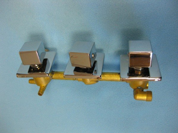 Змішувач для душової кабіни: різновиди і який вибрати