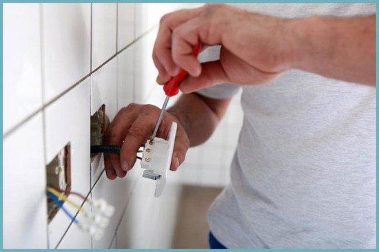 Встановлюємо розетки у ванній: зручно і безпечно