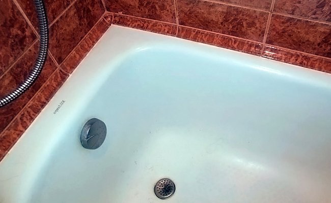 Керамічний куточок для ванної на плитку, види і як вибрати