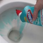 Як очистити унітаз від вапняного і сечового каменю