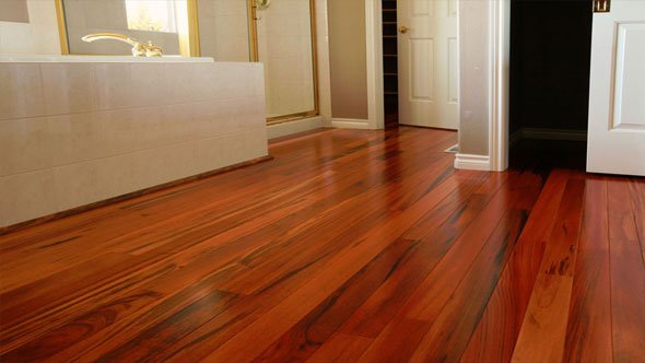 Вологостійкий ламінат – сучасне підлогове покриття для ванної кімнати: характеристики, особливості його вибору, поради Вологостійкий ламінат – сучасне підлогове покриття для ванної кімнати: характеристики, особливості його вибору, поради