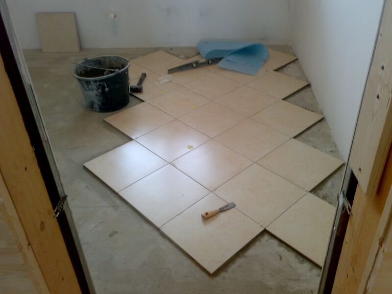 Як класти плитку у ванній кімнаті, фото і відеоурок облицювання