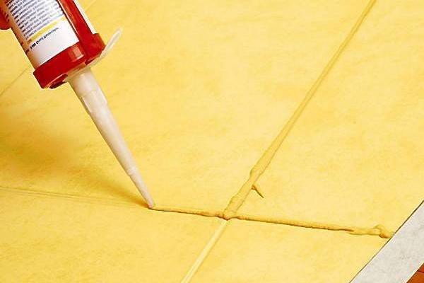 Як і чим оновити затірку швів на плитці у ванній кімнаті — покрокове відео та фото