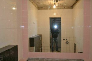 Як приклеїти велике дзеркало у ванній кімнаті. Як приклеїти велике дзеркало у ванній кімнаті.