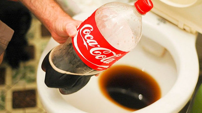 Як очистити унітаз від вапняного і сечового каменю