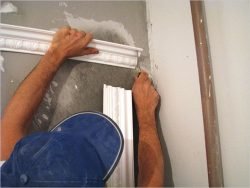 Як різати стельовий плінтус: вчимося робити правильні кути Як різати стельовий плінтус: вчимося робити правильні кути