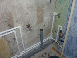 Чому пахне каналізацією у ванній кімнаті і туалеті приватного будинку: причини виникнення неприємних запахів, способи їх усунення