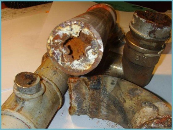 Забилася каналізація: чим прочистити засмічення і які засоби для чищення труб вибрати