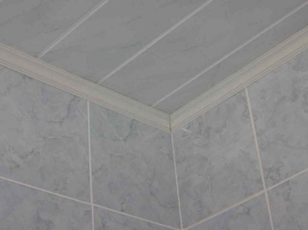 Стеля з пвх панелей в ванній кімнаті своїми руками — відео і фото Стеля з пвх панелей в ванній кімнаті своїми руками — відео і фото