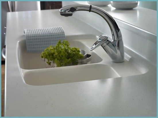 Розбираємося з мийками з штучного каменю для кухні