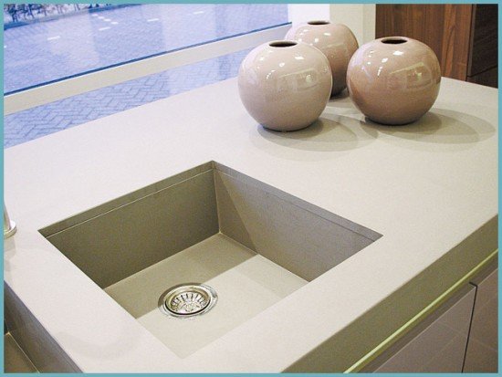 Розбираємося з мийками з штучного каменю для кухні