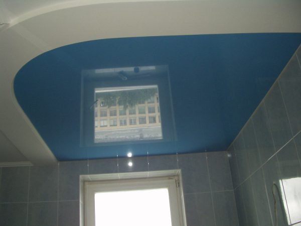 Чи можна робити у ванній кімнаті натяжна стеля — який краще, плюси і мінуси (відео, фото)