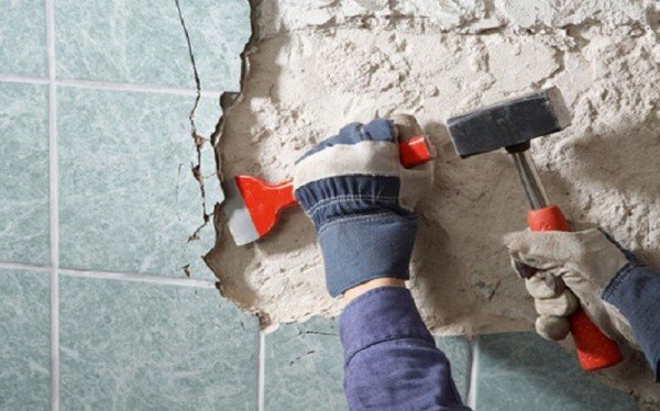 Як і чим вирівняти стіни у ванній кімнаті під плитку — покрокове відео та фото