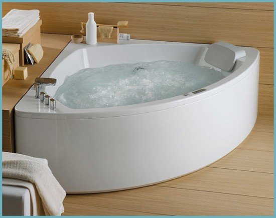 Догляд за акриловою ванною: чим чистити і мити в домашніх умовах