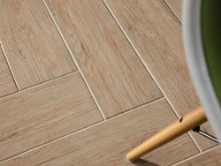 Вибираємо керамограніт під дерево для укладання на підлогу