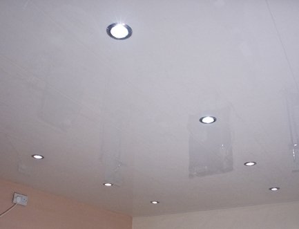 Важливі моменти, які необхідно знати про рейкова стеля