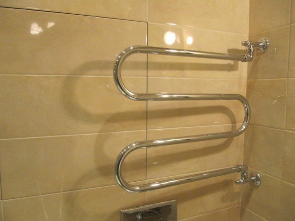 Як вибрати полотенцесушитель: чи має значення форма, розмір, матеріал виготовлення і спосіб підключення