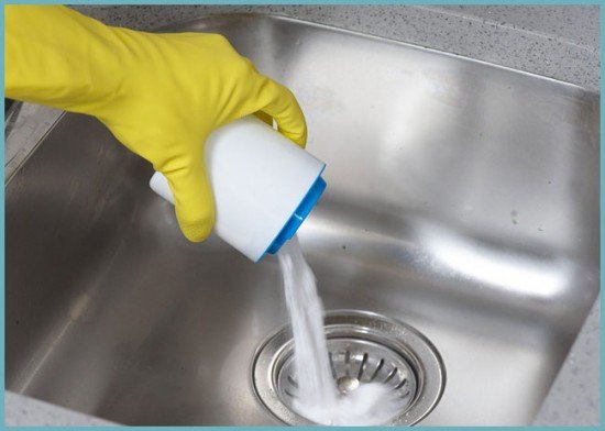 Як самостійно усунути засмічення в раковині (мийці або трубі) на кухні