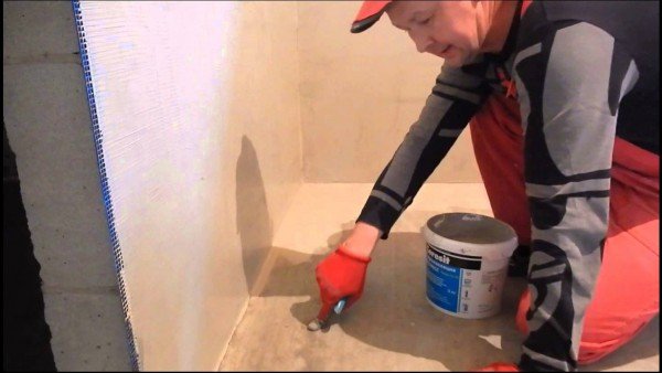 Як зробити гідроізоляцію ванній по периметру — покрокове відео та фото
