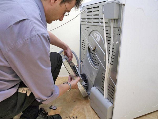 Установка пральної машини у ванній: особливості виконання робіт своїми руками