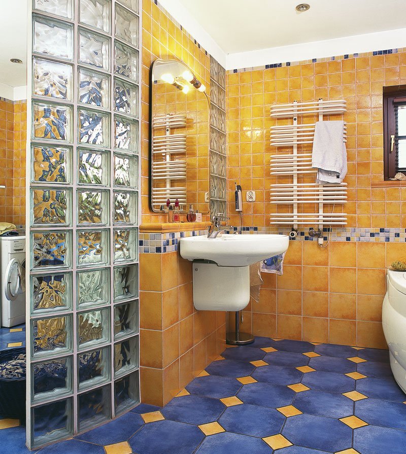 Якими зробити стіни у ванній крім плитки