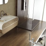 Плитка під дерево у ванній: фото приклад обробки ванної деревом