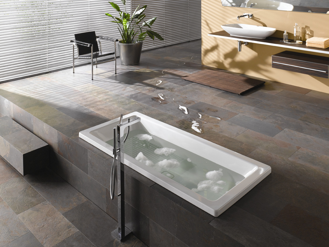 Настінна плитка у ванну кімнату, які є види і як вибрати