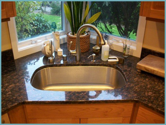 Кутова мийка для кухні: нюанси вибору