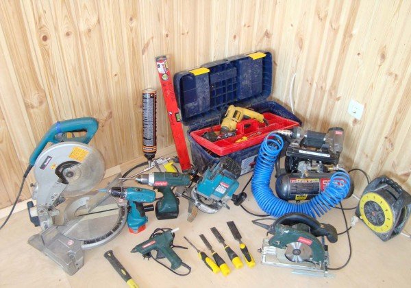 Як встановити двері у ванну або туалет своїми руками — покрокове відео та фото