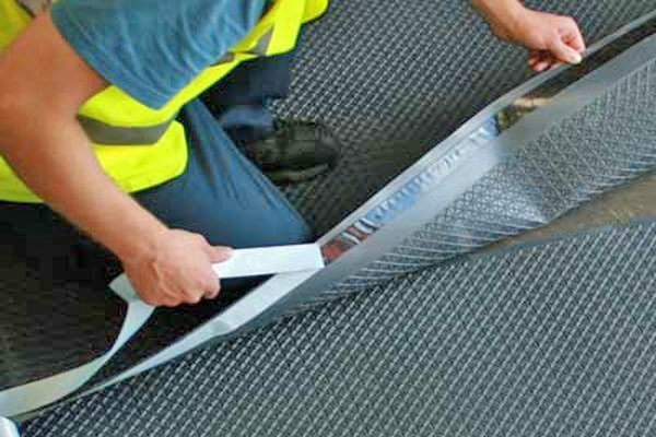 Гідроізоляція підлоги у ванній: призначення, пристрій і монтаж своїми руками