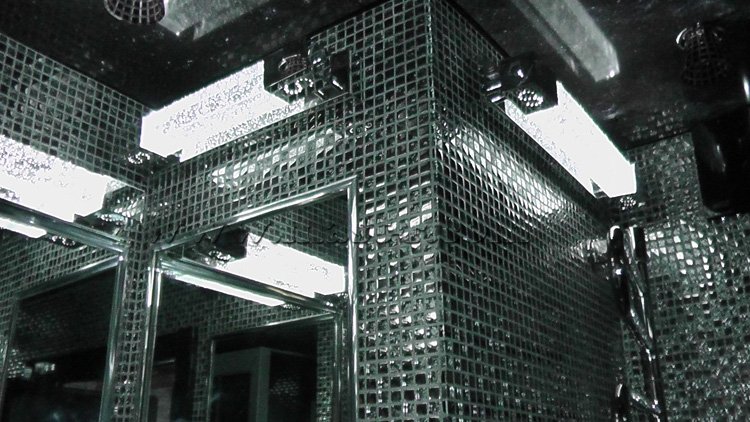 Світильник в ванну кімнату над дзеркалом, нюанси вибору