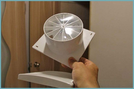 Як зробити витяжку в туалеті і ванній своїми руками: інструкція, фото і відео