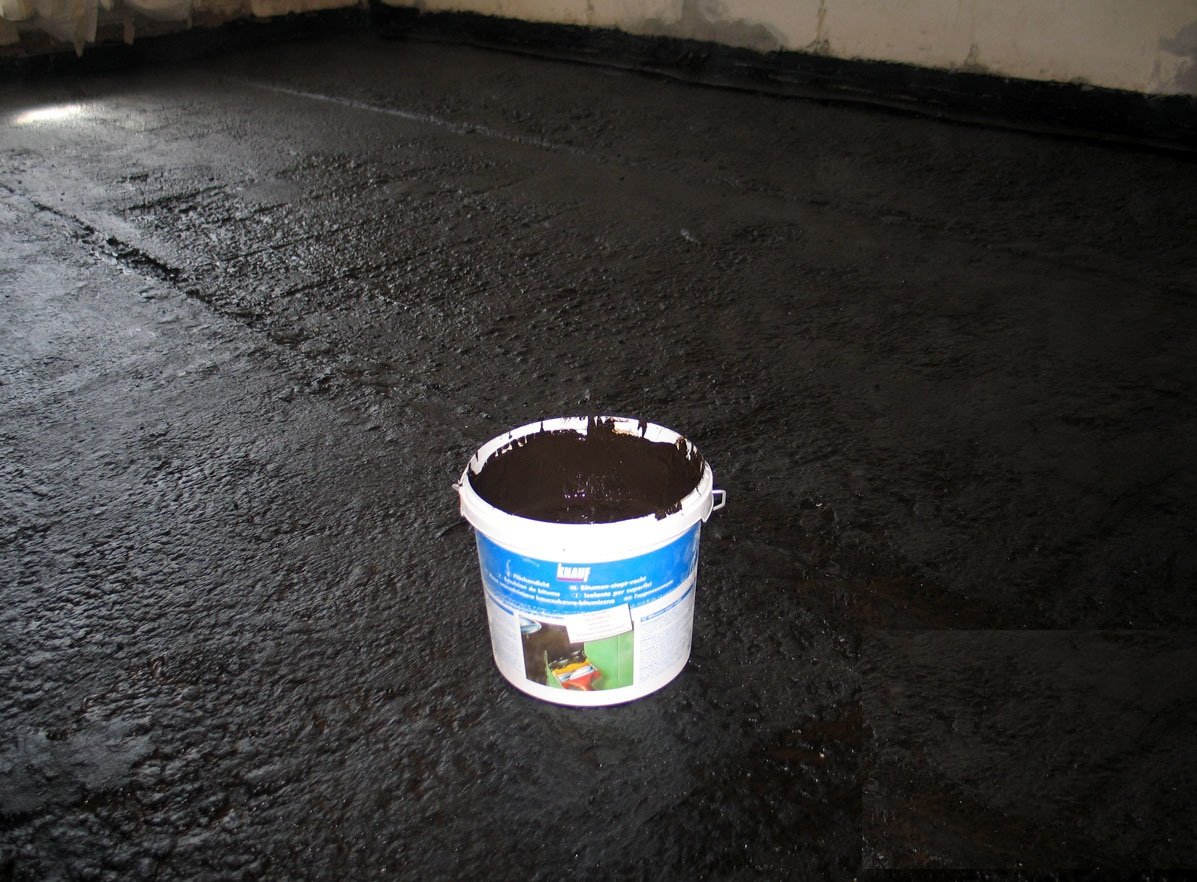 Яким повинен бути підлога в ванній в деревяному будинку, важливі моменти