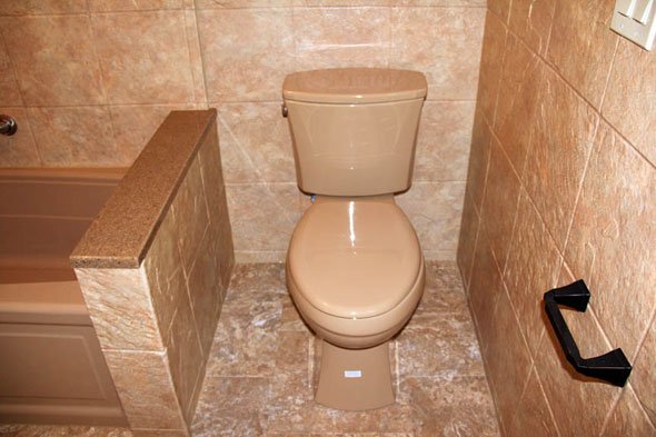 Як встановити унітаз на підлогу з кахлю (керамічної плитки) своїми руками