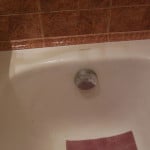 Як і чим закрити щілину між ванною і стіною