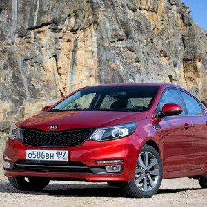 Який автомобіль краще: Форд Фієста або Кіа Ріо?