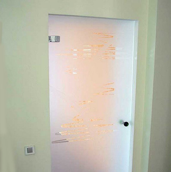 Скляні двері для ванної: різновиди, особливості їх використання та нюанси установки Скляні двері для ванної: різновиди, особливості їх використання та нюанси установки