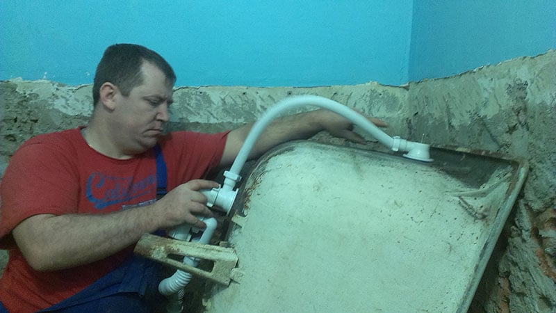 Злив для ванної: установка своїми руками