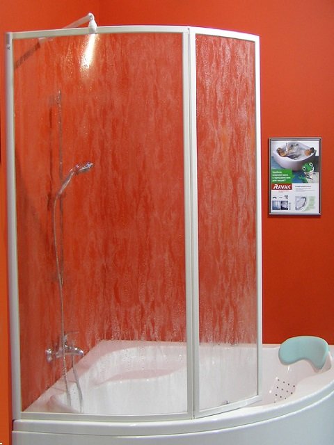 Оригінальний дизайн маленької ванної кімнати