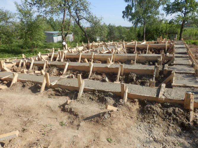 Особливості і відмінності мелкозаглубленного стрічкового фундаменту