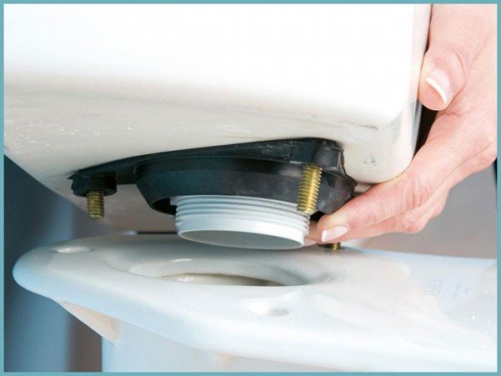 Розбираємося який унітаз краще змиває і обходиться без бризок