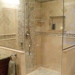 Коричнева плитка у ванній: фото бежева ванна